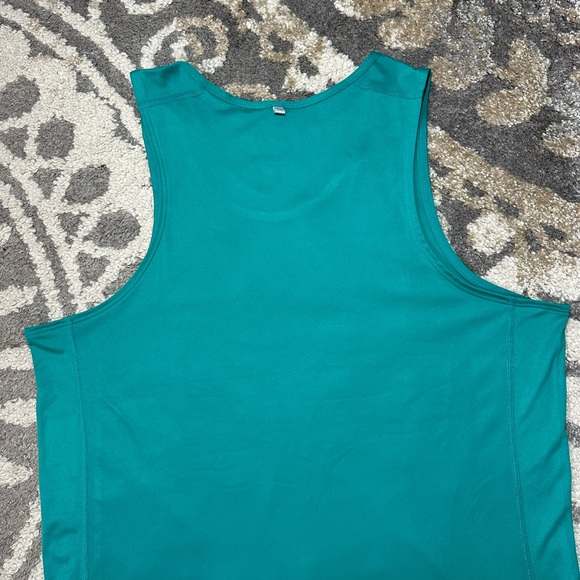 Nike Dry Fit T-Shirt Women Green Medium Short Sleeve Used Reflective Logo - Picture 4 of 10